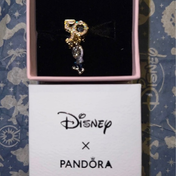 PANDORA DISNEY CHARM 50th Anniversary Collection - Picture 5 of 9